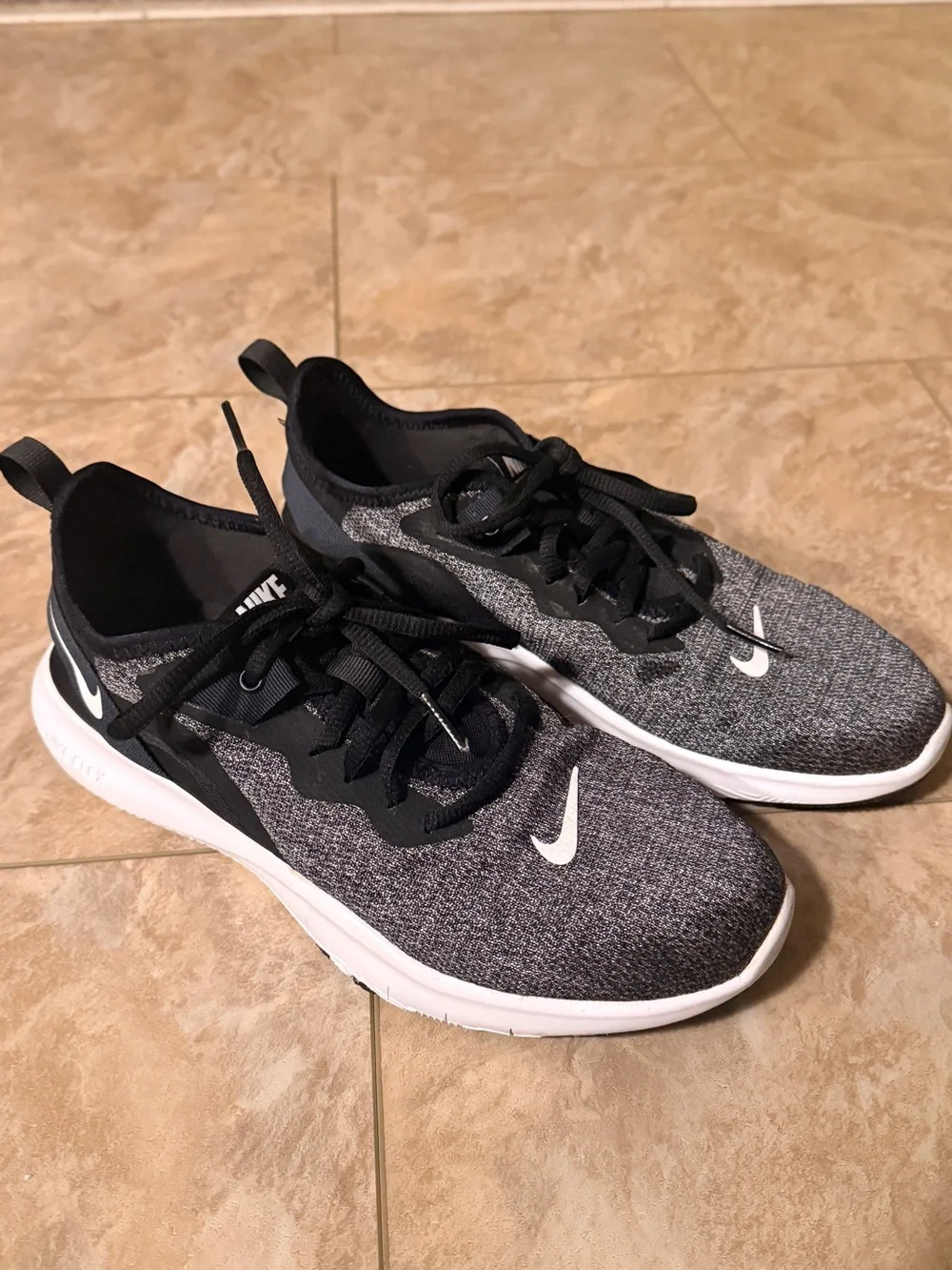 Nike Women’s Black/Gray Sneakers